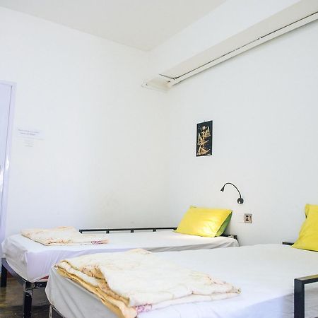 Dengba Hostel Yangon Bagian luar foto