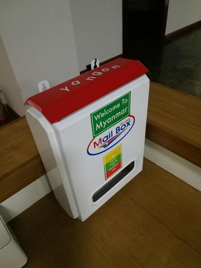 Dengba Hostel Yangon Bagian luar foto