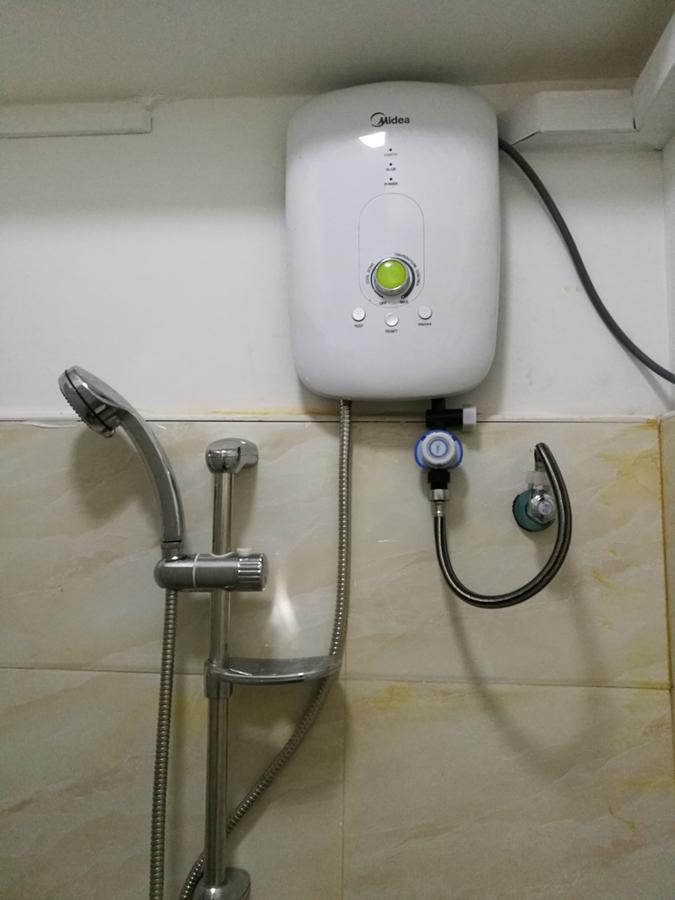 Dengba Hostel Yangon Bagian luar foto