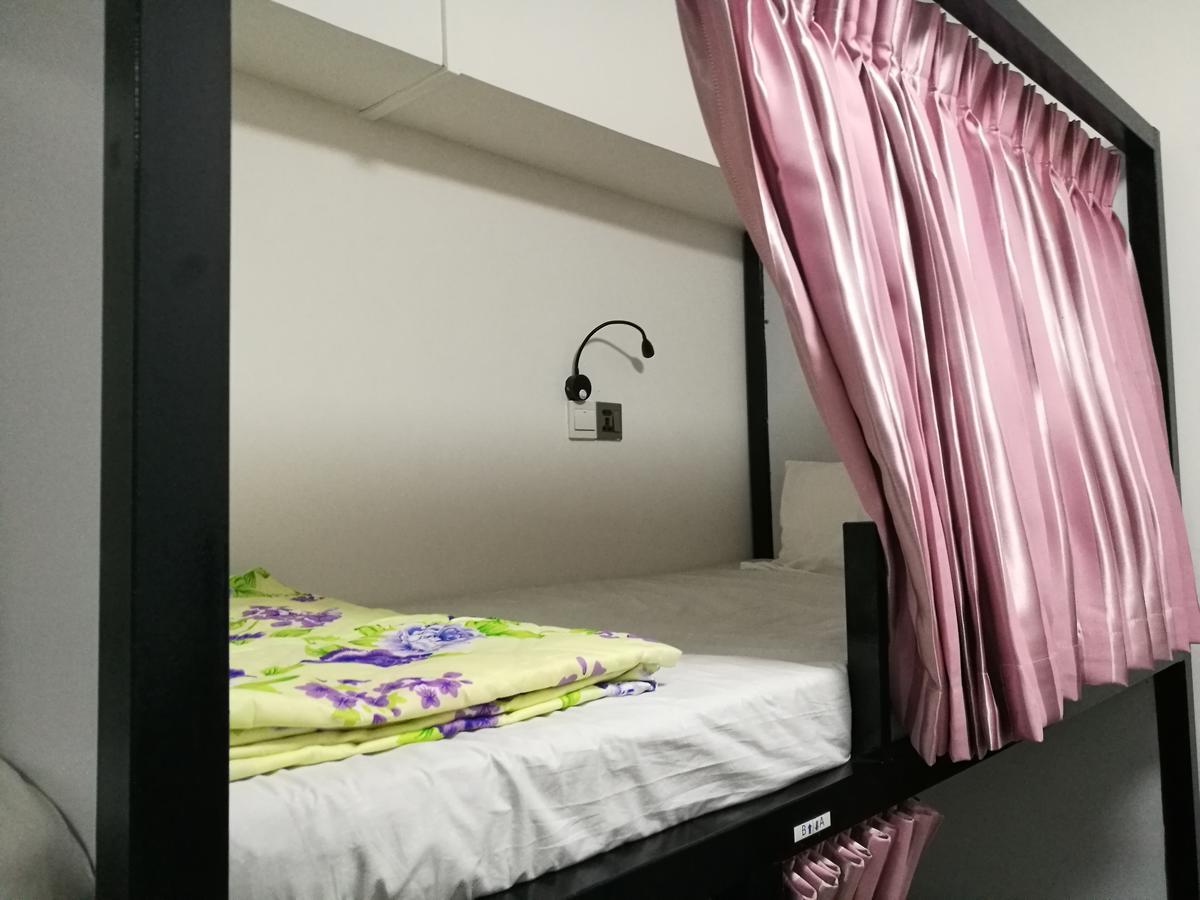 Dengba Hostel Yangon Bagian luar foto