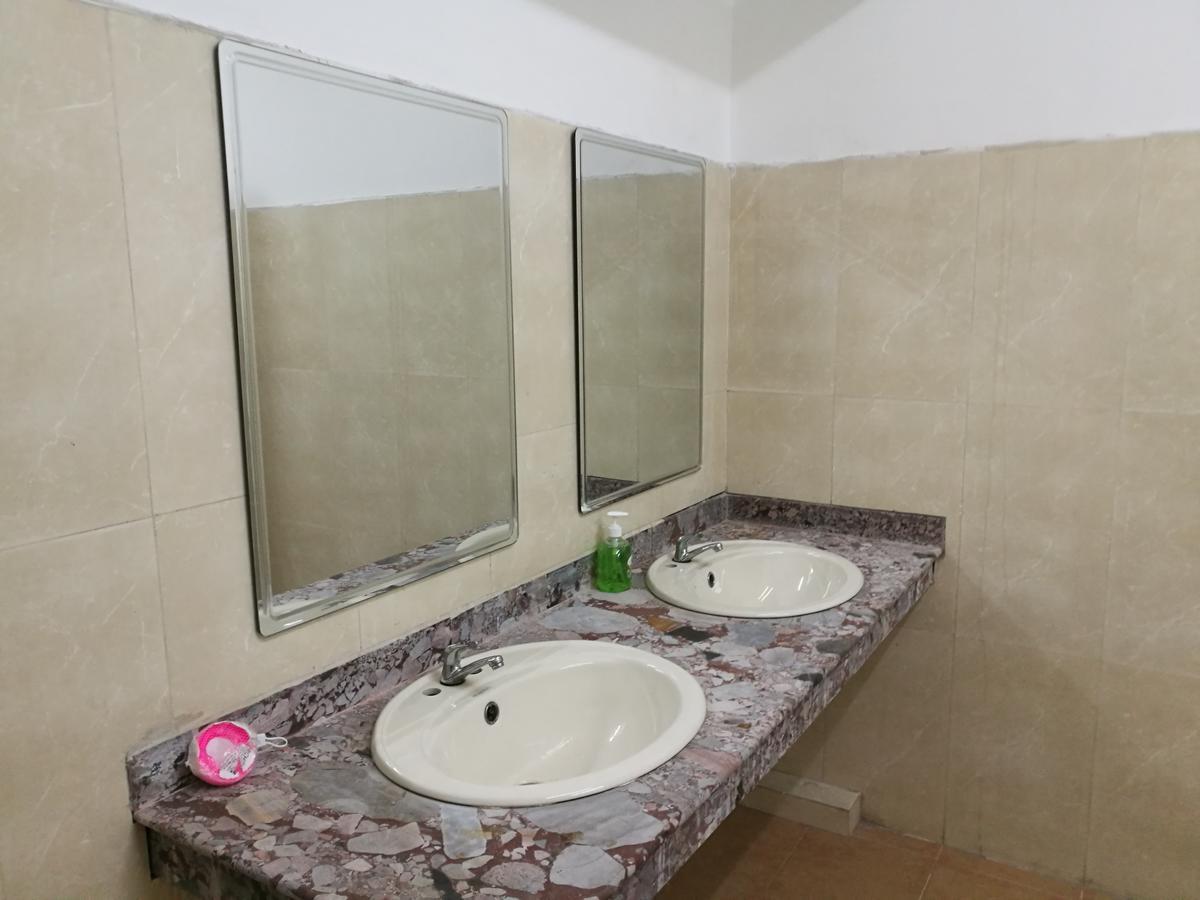 Dengba Hostel Yangon Bagian luar foto