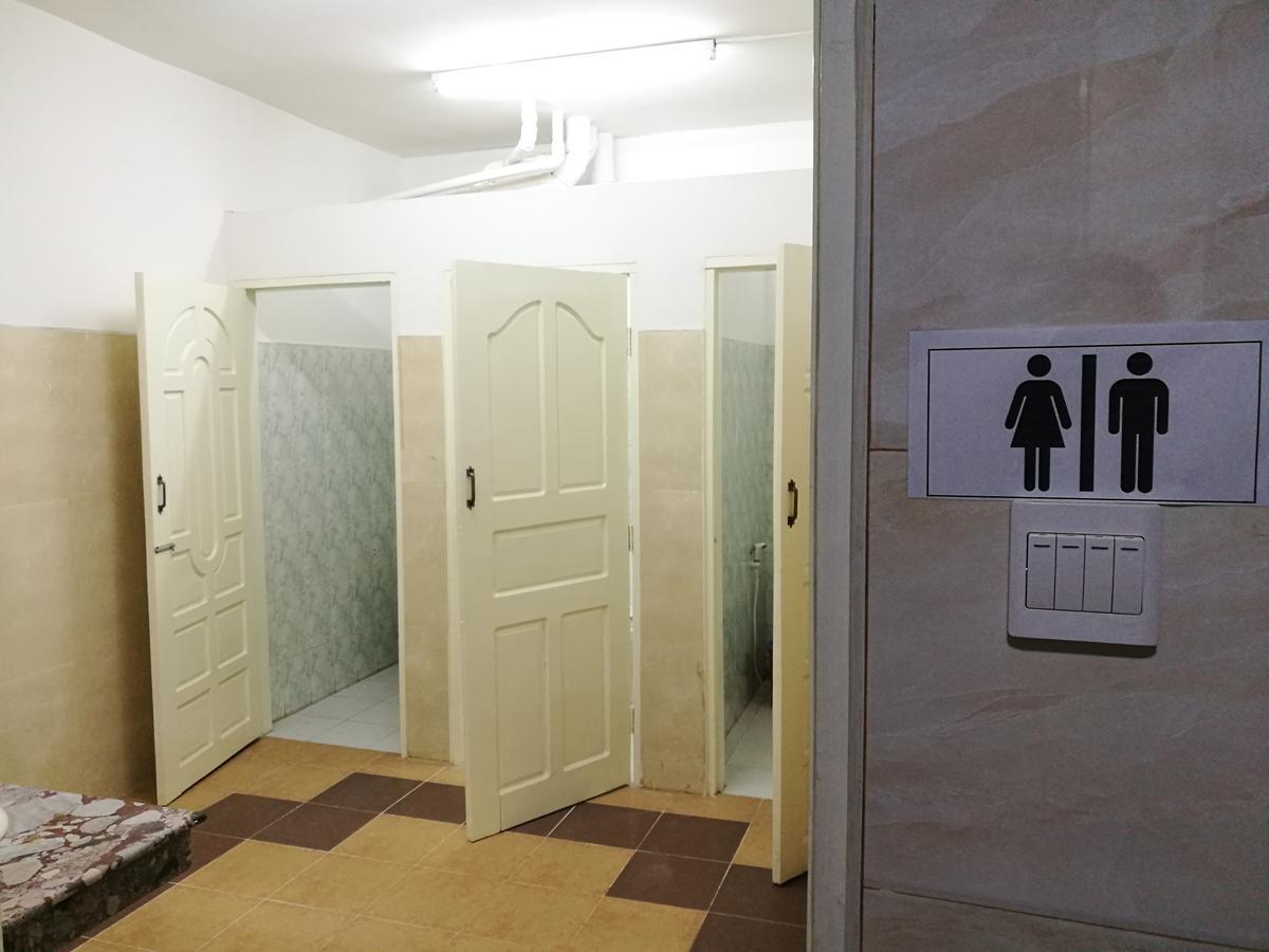 Dengba Hostel Yangon Bagian luar foto