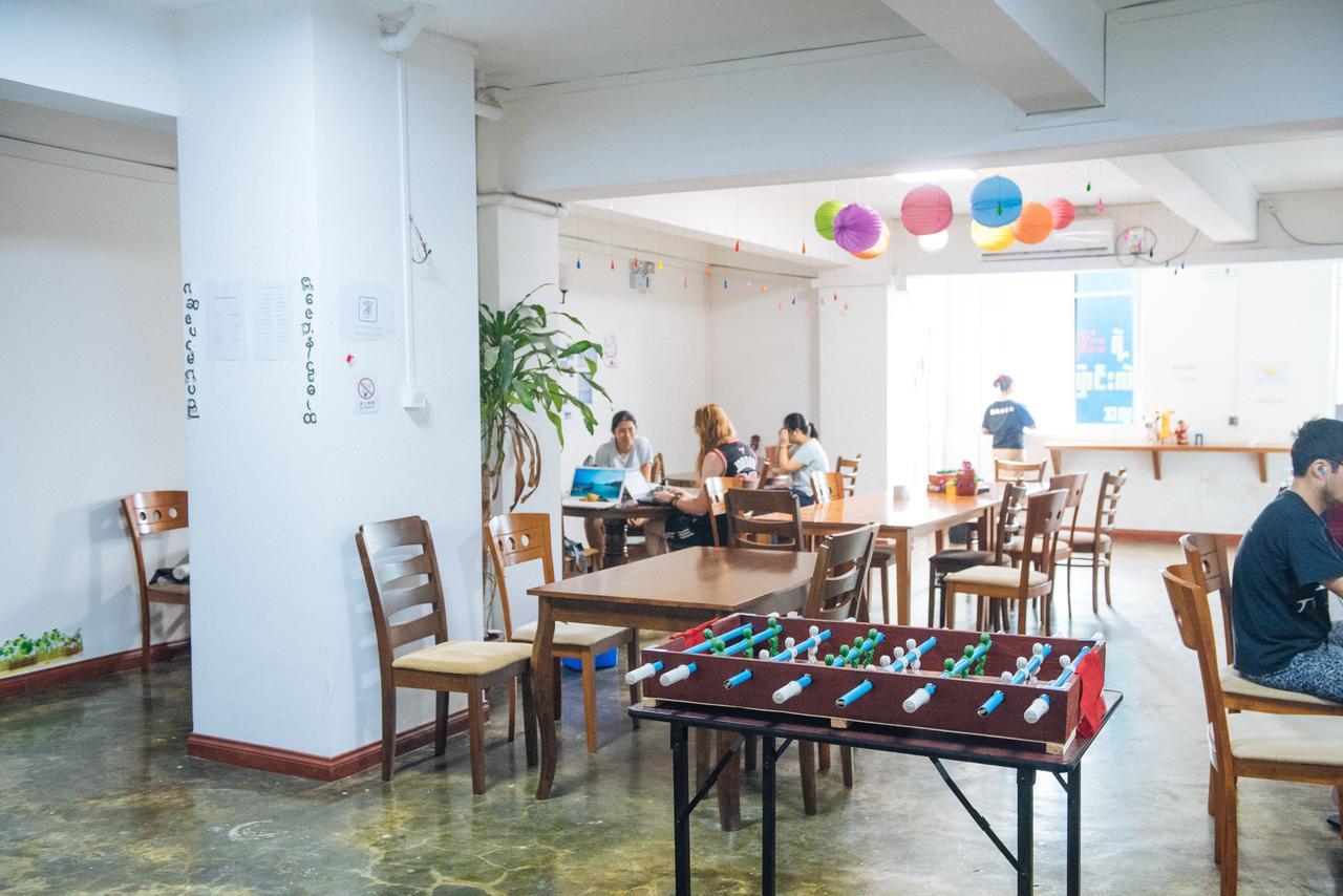 Dengba Hostel Yangon Bagian luar foto
