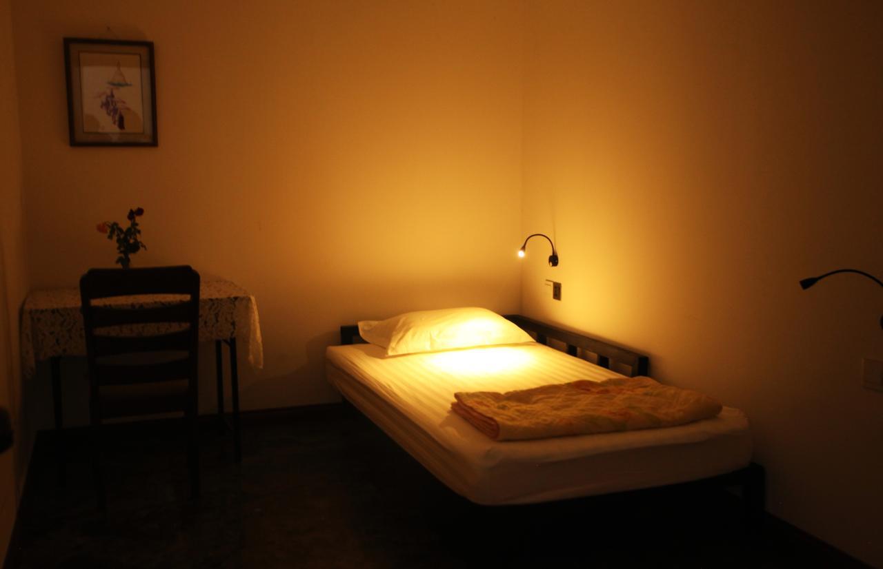 Dengba Hostel Yangon Bagian luar foto