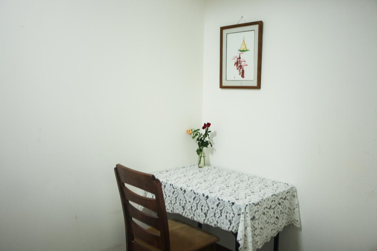 Dengba Hostel Yangon Bagian luar foto
