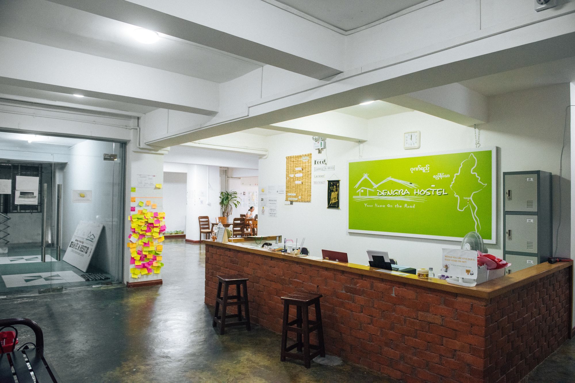 Dengba Hostel Yangon Bagian luar foto