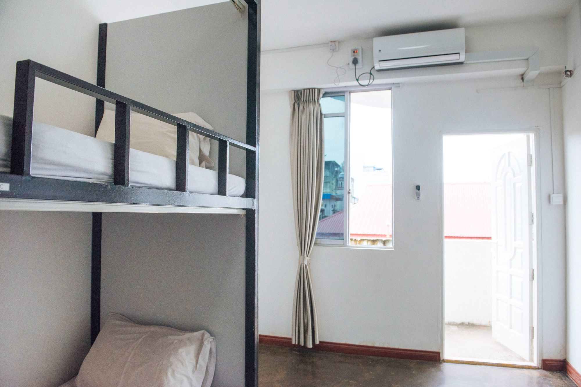 Dengba Hostel Yangon Bagian luar foto